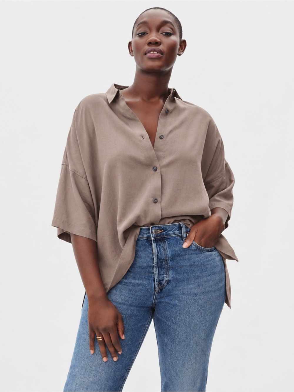 Everlane The Drapey Square Shirt Relaxed Button-Front Shirt in Taupe